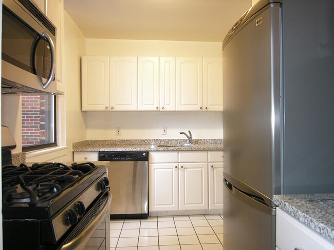Building Photo - 435 E 79th St