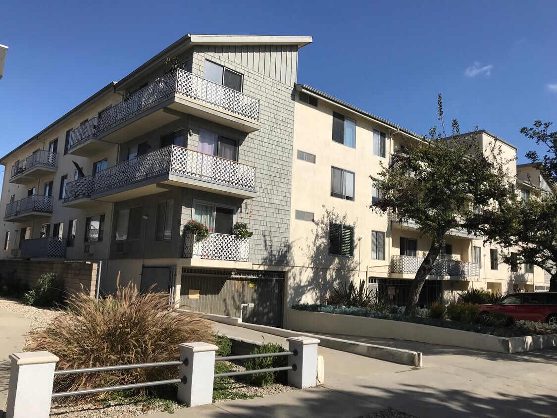 3734 S Canfield Ave Unit 217, Los Angeles, CA 90034 Condo for Rent in