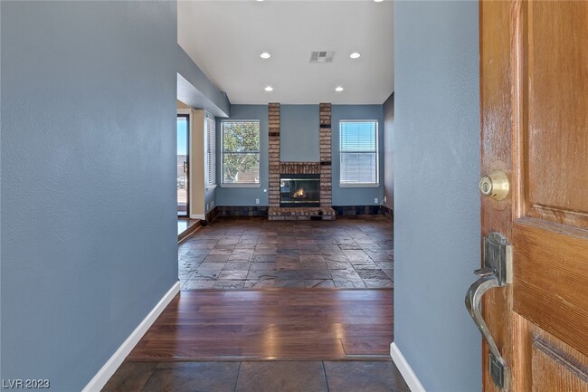 Foto del edificio - 4916 Nestled Grove Dr