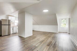 Building Photo - 240 Hazelwood Ave