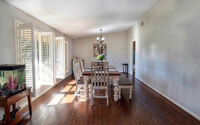 Foto del edificio - 2869 Edgewood Rd