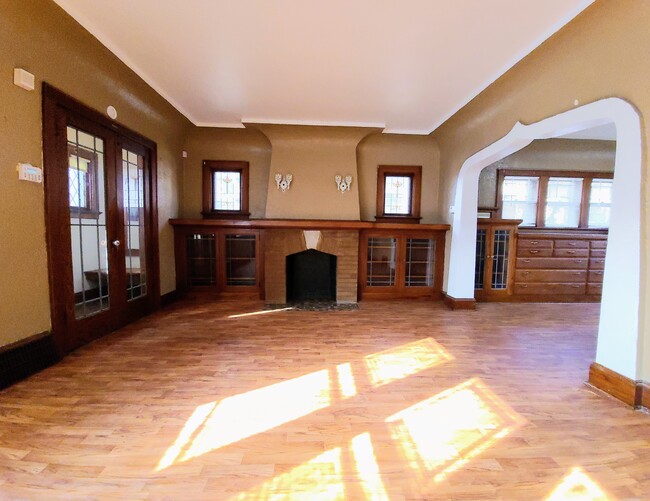 Building Photo - 4730 N 19th Plz