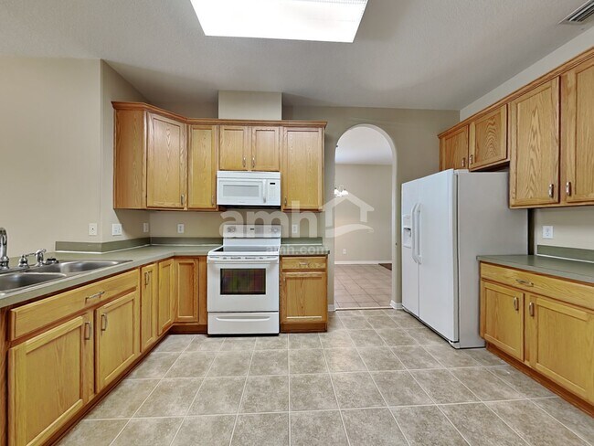 Building Photo - 2810 Windcrest Oaks Court