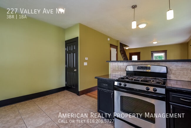 Foto del edificio - 227 Valley Ave NW