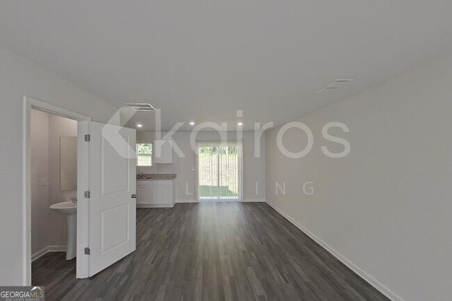 Building Photo - 233 Topaz Ln