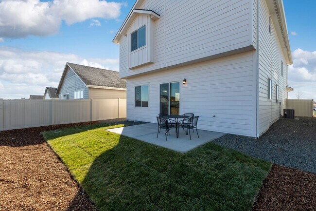 Foto del edificio - Central 4 bedroom 2.5 bathroom house