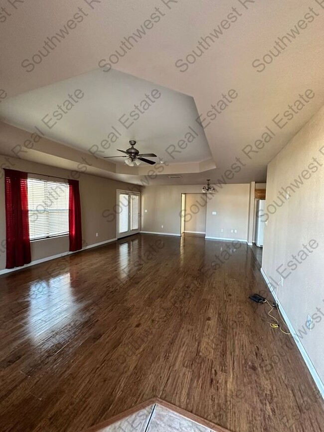 Building Photo - Nice two bedroom