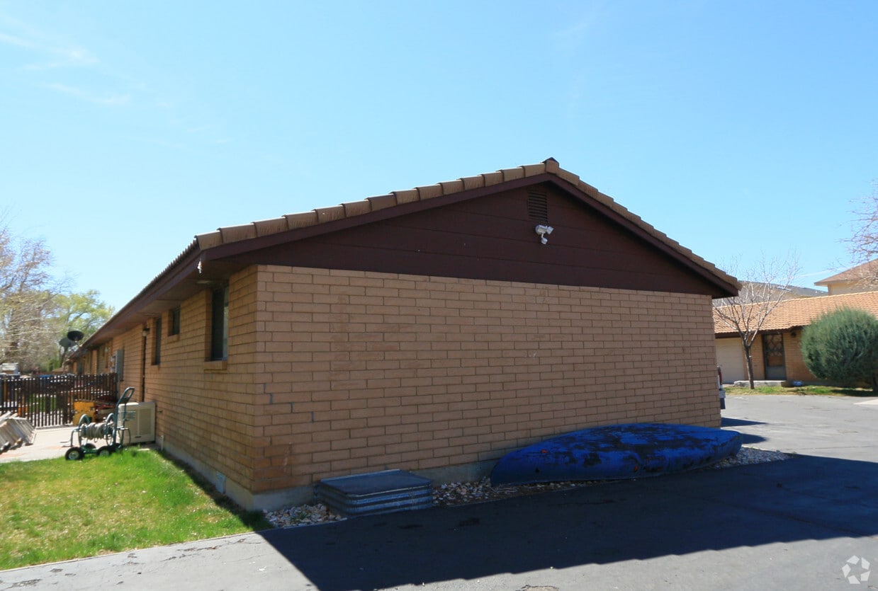Building Photo - 1128 H St