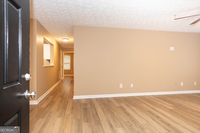 Building Photo - 12303 Fairington Ridge Cir