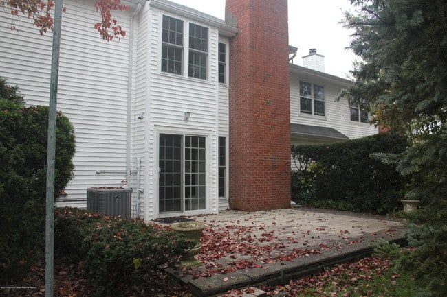 Building Photo - 74 Maple Dr