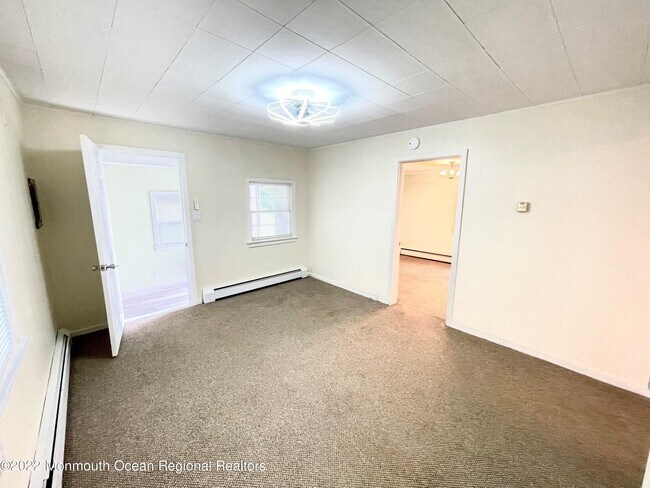Building Photo - 1525 Caroline Ln