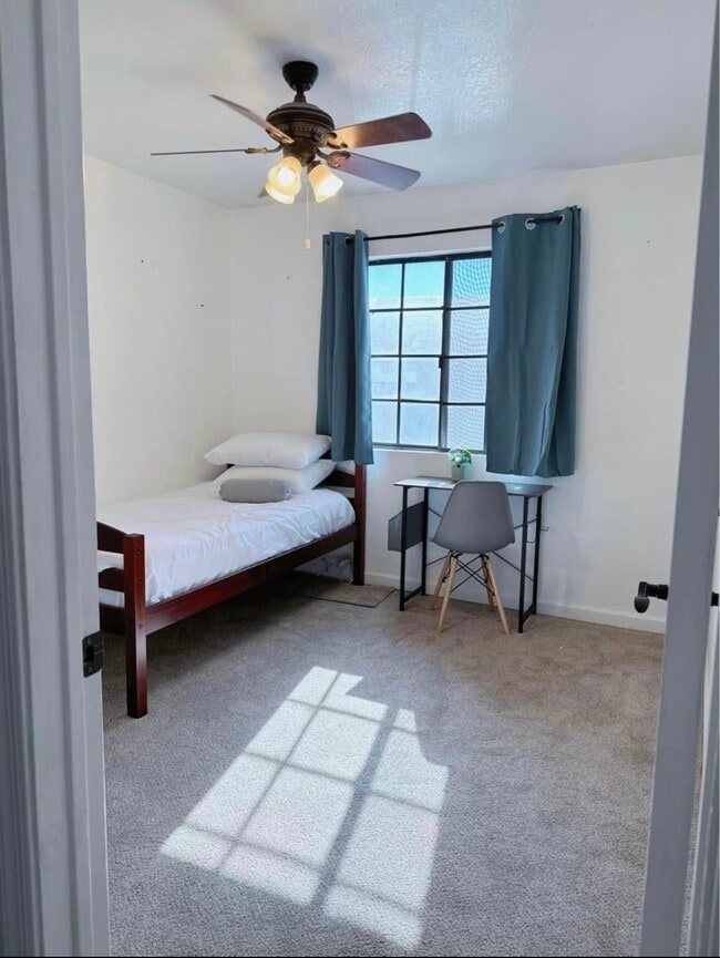 Building Photo - 5018 E Downing St