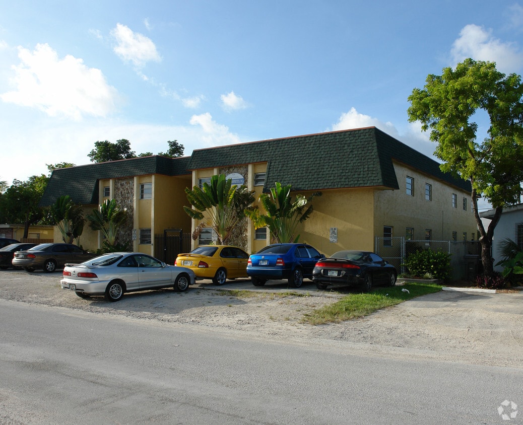 Building Photo - 440 SE 23rd St