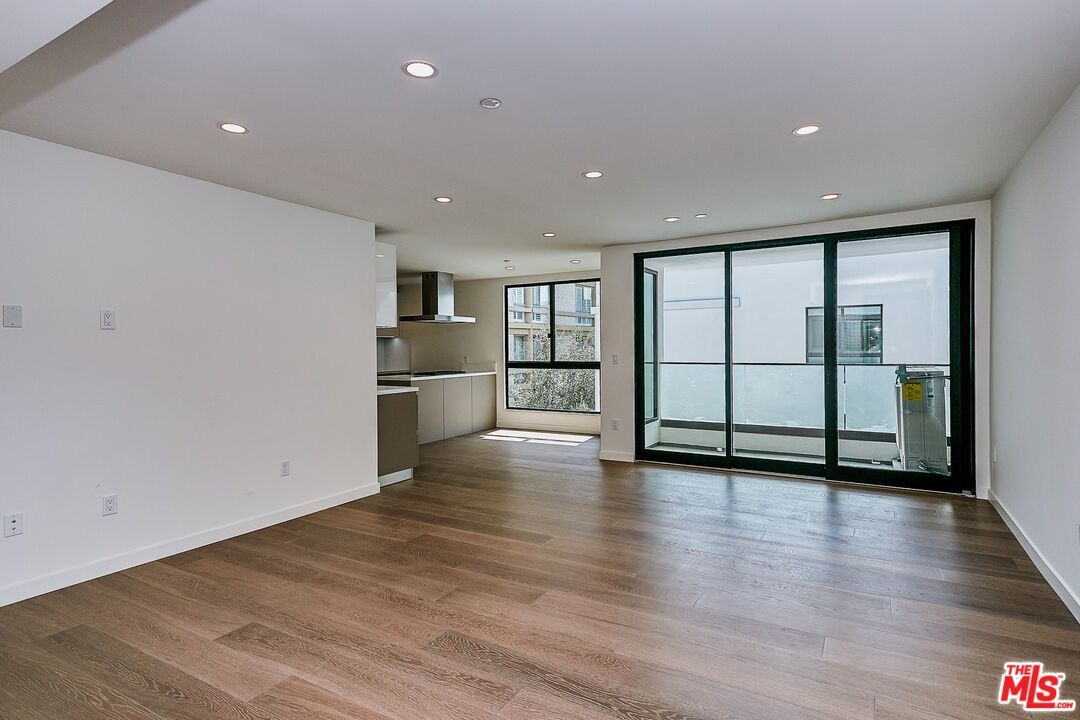 Foto del edificio - 328 N Maple Dr