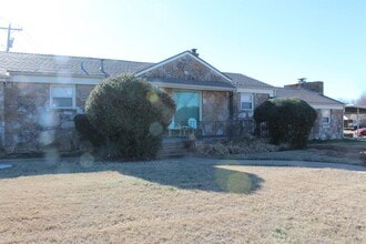 Building Photo - 200 E Marshall Dr