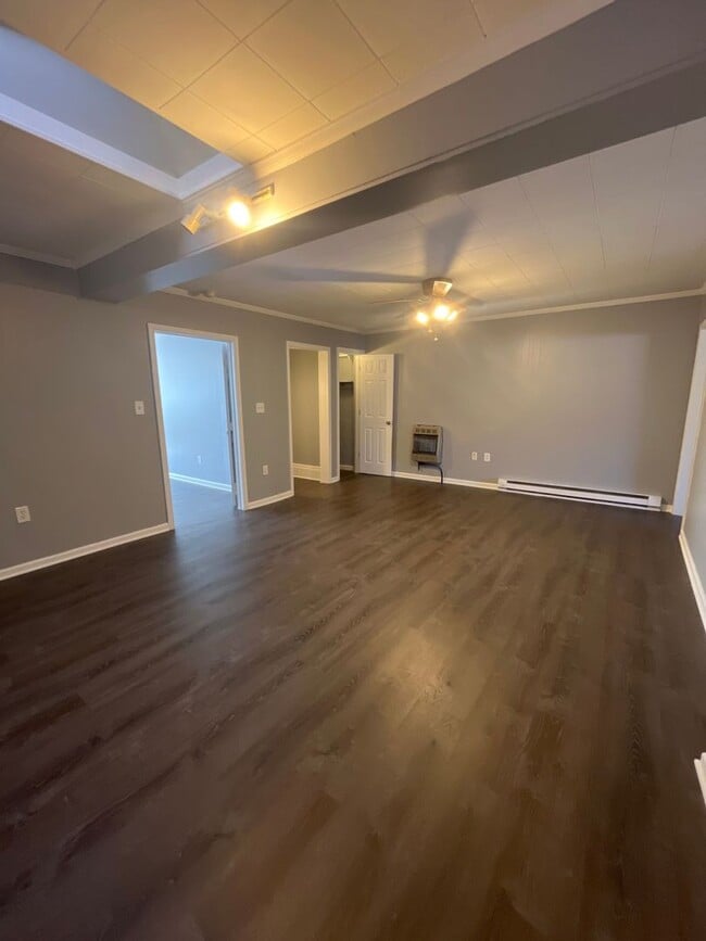 Building Photo - 829 Ferry St