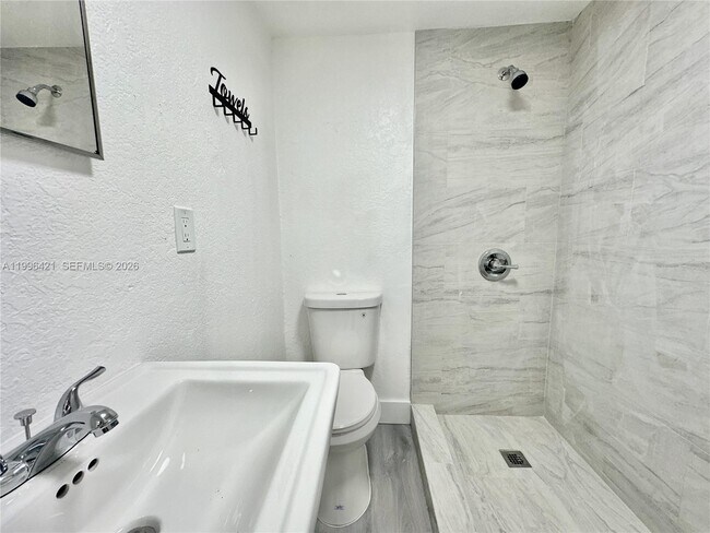 Foto del edificio - 5903 SW 26th Terrace