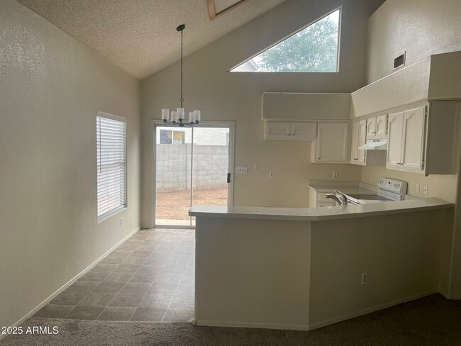 Building Photo - 441 S Maple