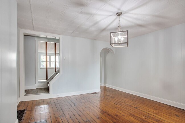 Building Photo - 249 38th St