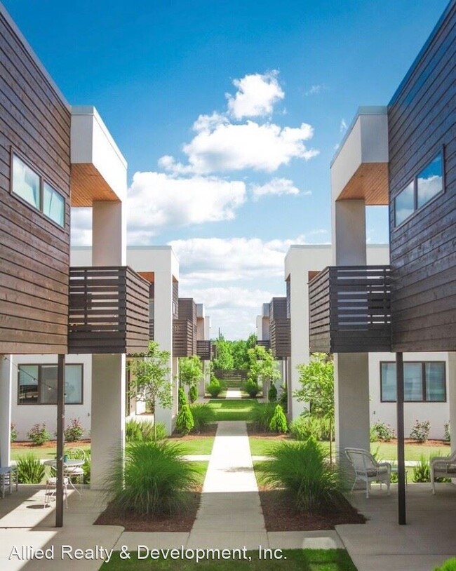 Building Photo - 4 br, 4.5 bath Apartment - 590 30th Avenue E