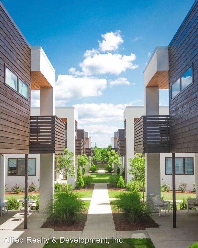 Foto del edificio - 4 br, 4.5 bath Apartment - 590 30th Avenue E