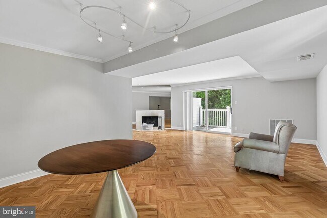 Foto del edificio - 1740 Oakwood Terrace