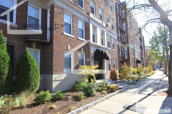 Building Photo - 127 Washington St