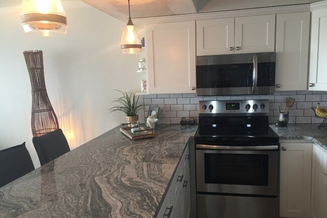 Kitchen with granite countertops - 324 E Beach Dr