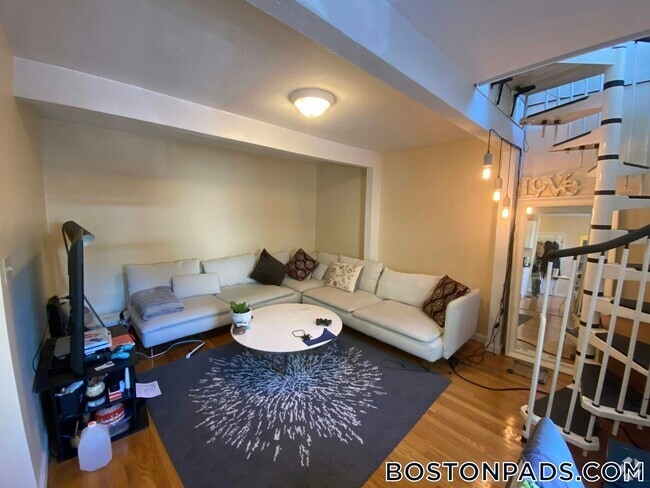 Building Photo - 259 Beacon St