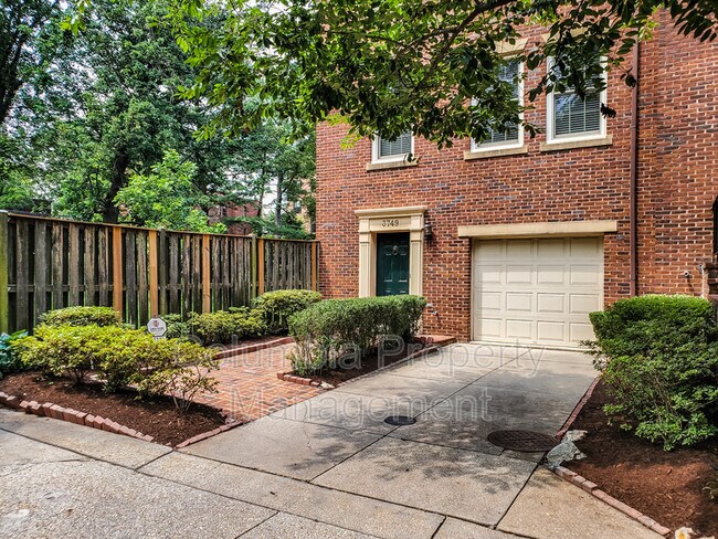 Foto del edificio - 3749 Winfield Lane Northwest