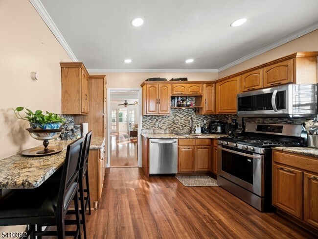 Foto del edificio - 714 Irvington Ave