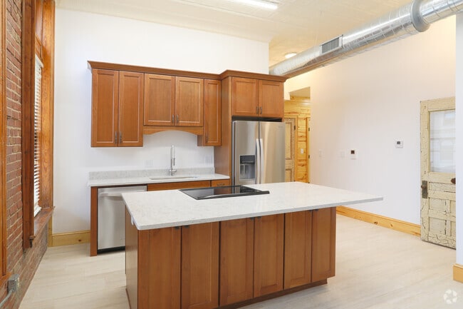 1 BR, 1 BA - Kitchen - 218 N Center St
