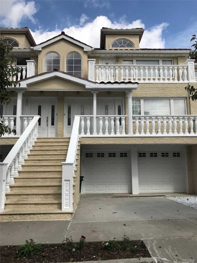 Primary Photo - 296 Zerega Ave