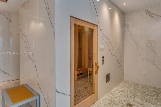 Foto del edificio - 460 NE 28th St