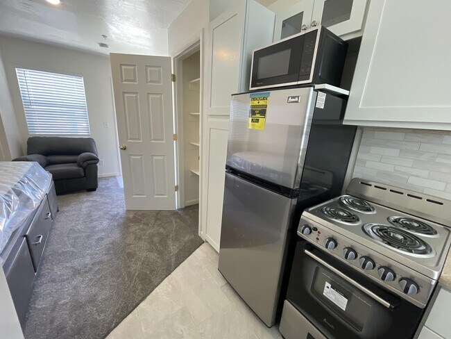 Building Photo - 1105 S State St