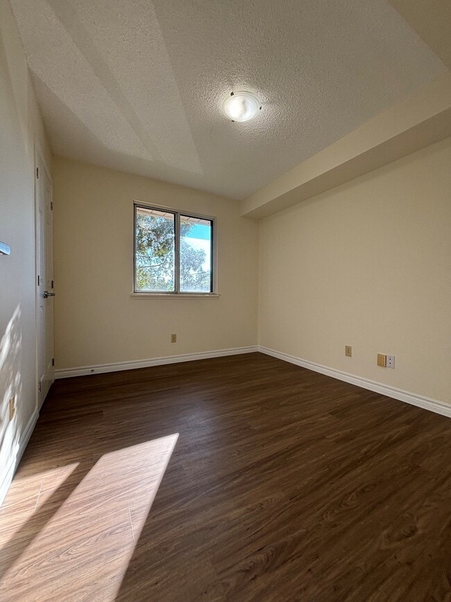 Building Photo - Cedar Grove