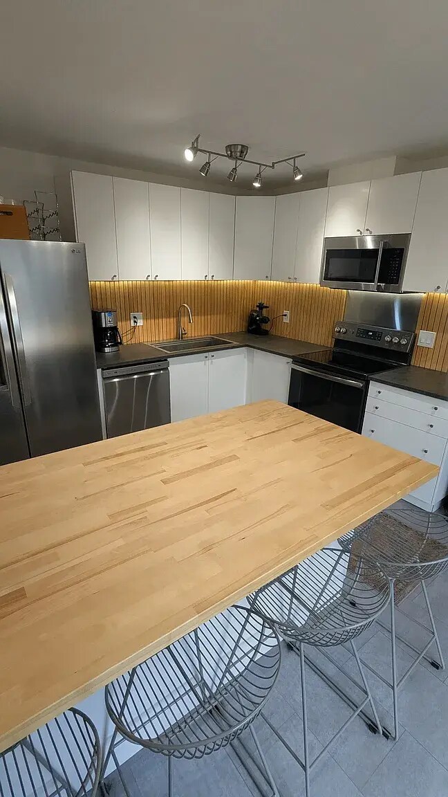 Foto del edificio - 3370 Downey Ave