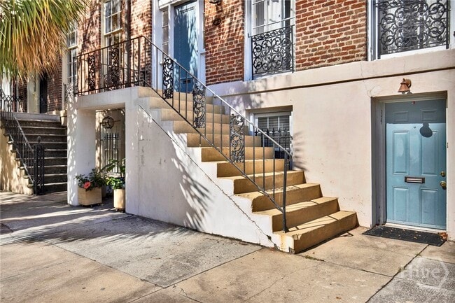 Building Photo - 32 E Taylor St