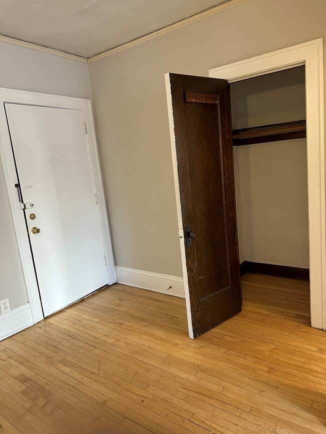 Apt. Entry & Closet - Yale Place Apartments