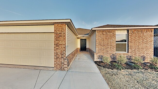 Foto del edificio - Very Nice 3 Bedroom 2 Bath Home in Mustang...