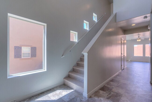 Building Photo - 4 Bedroom End Unit in Sienna Hills! Small Dog Friendly!