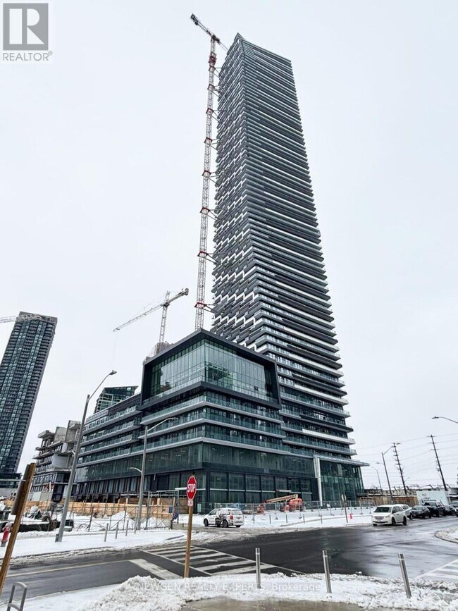 Building Photo - 448 Burnhamthorpe Rd W