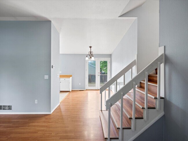 Foto del edificio - 3 Bedroom Louisville Home with Large Fence...