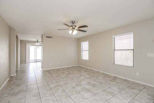 Foto del edificio - 10920 E Clovis Ave