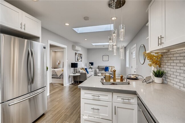 Sala de estar/comedor - 10253 19th Ave SW