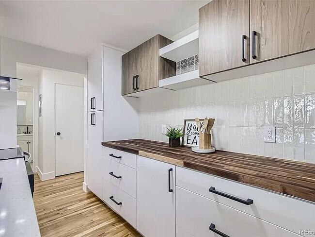 Foto del edificio - 1200 N Emerson St
