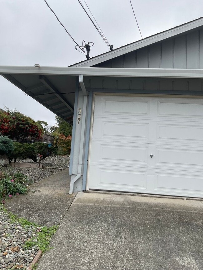 Foto del edificio - 327 Bassett St