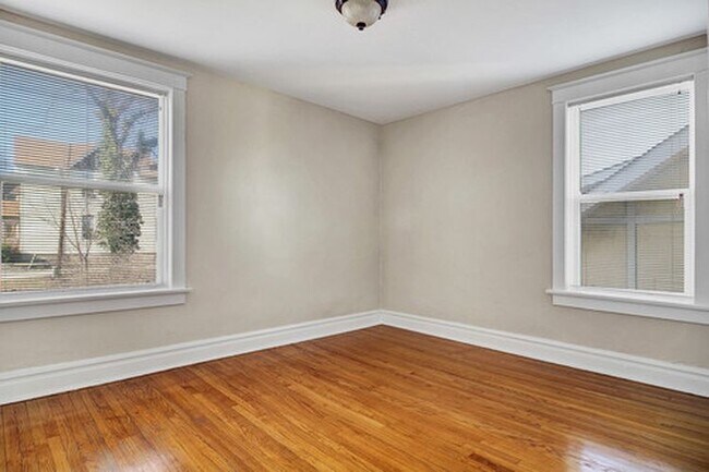 Building Photo - 1369 McCausland Ave