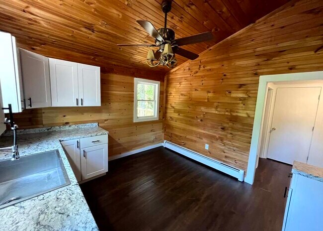 Foto del edificio - 118 Town Farm Rd