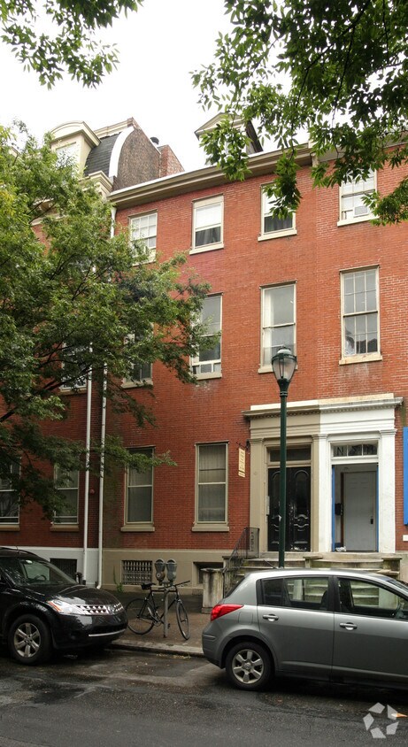Primary Photo - 1104 Spruce St
